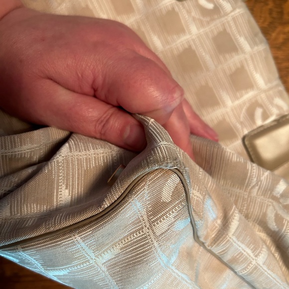 🌸Host Pick!🌸 Chanel Authentic Travel Ligne Tote Vintage Beige - Picture 10 of 15